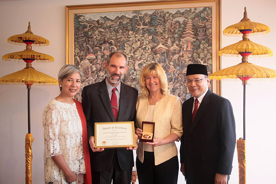 EMBASSY OF INDONESIA - PRIX