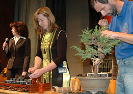 Na Litve v mestečku Alytus organizuje Kestutis Ptakauskas výstavu bonsajov a japonskej kultúry, ktoré majú na Litve veľký ohlas. Spolu s mnohými zahraničnými bonsajovými majstrami predviedol svoje umenie i RNDr. Vladimír Ondejčík. Ako je už našou tradíciou, spolu s tvarovaním bonsajov sa robila i ukážka tradičného čínskeho čajového rituálu spolu s ochutnávkami čajov, pretože bonsaje a čaj k sebe neoddeliteľne patria.