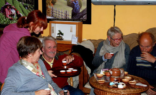 čajeové ochutnávky i slovenské koláčiky boli pre všetkých zúčastnených zdarma